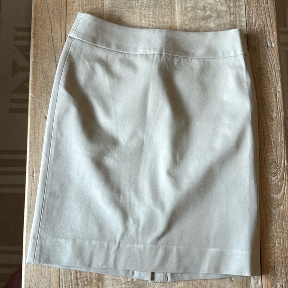 NWT Banana Republic Sloan Pencil Skirt in Khaki, Size 8